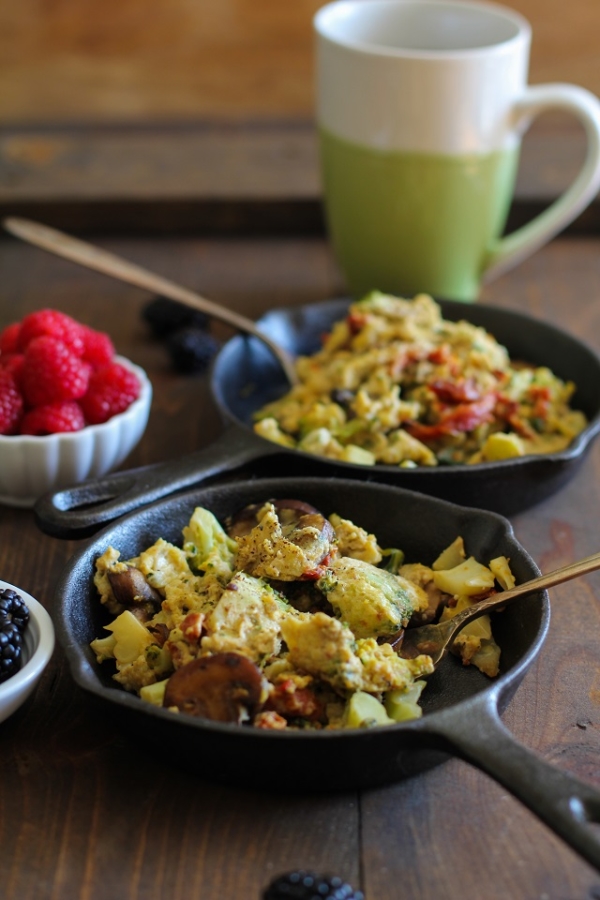 Broccoli, Mushroom, Sun-Dried Tomato Scramble - an easy and healthful breakfast recipe! | theroastedroot.net #vegetarian #brunch