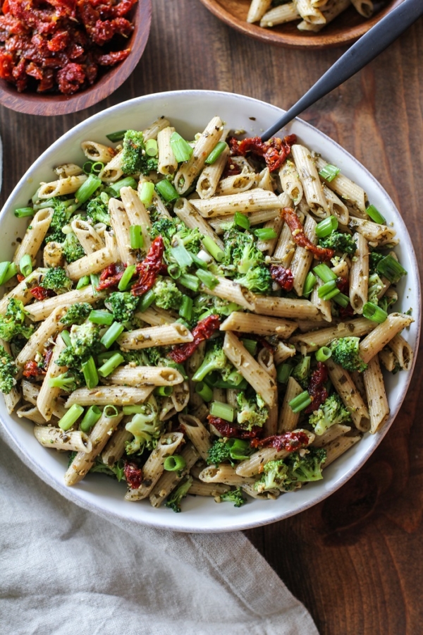 Kale Pesto Pasta Salad with Sun-Dried Tomatoes and Broccoli - a healthy side dish for summer BBQs and picnics
