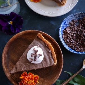 Avocado Chocolate Silk Pie - ricco, cremoso, naturalmente zuccherato, paleo, vegano e sano!