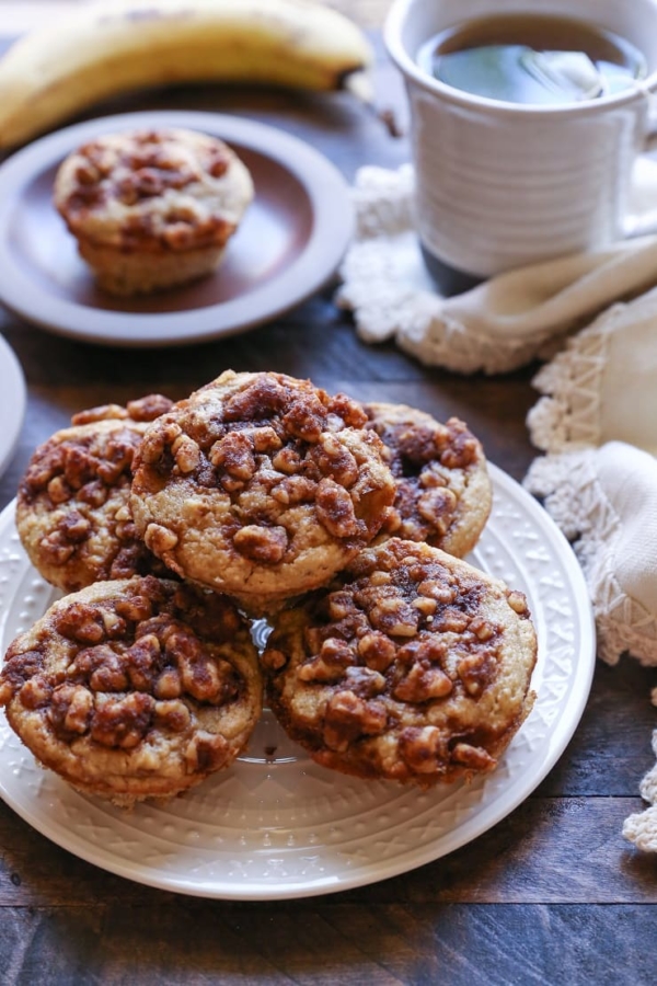 Grain-Free Banana Walnut Muffins made with almond flour and pure maple syrup. These paleo muffins are healthy, easy to prepare in your blender, and are perfectly healthy!