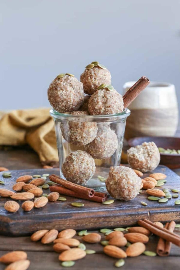 Vanilla Chai Fat Balls - clean energy bites made with nuts, seeds, coconut butter, and pure maple syrup #keto #paleo #healthy