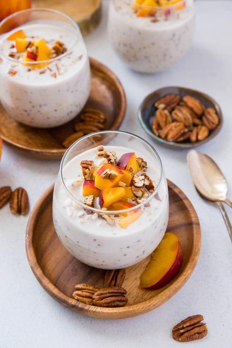 https://www.theroastedroot.net/wp-content/uploads/2018/07/peaches_and_cream_overnight_oats.jpg