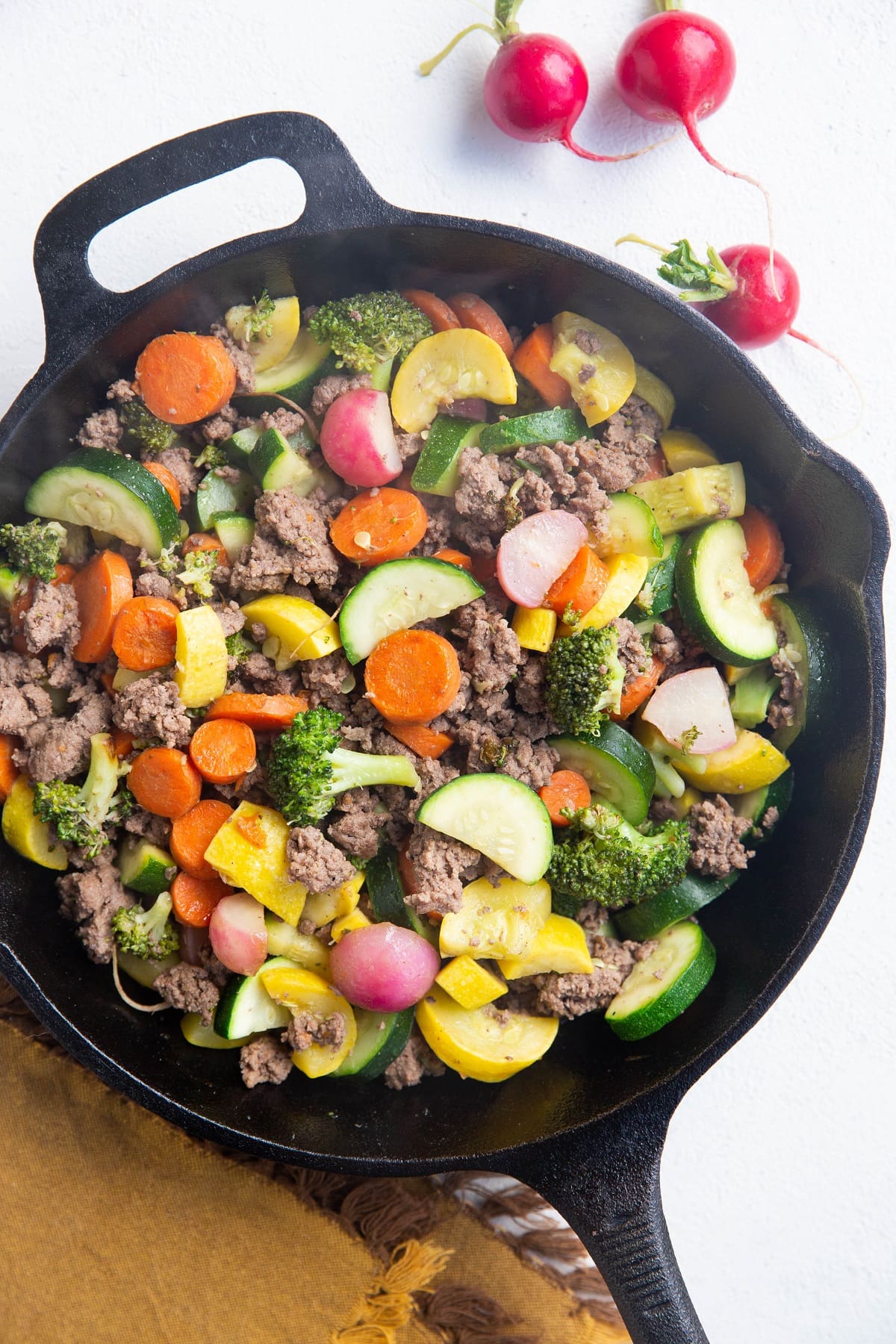 https://www.theroastedroot.net/wp-content/uploads/2018/08/vegetable-and-ground-beef-skillet-5.jpg