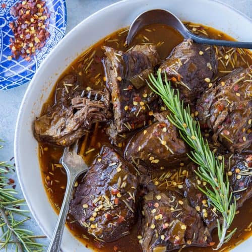 https://www.theroastedroot.net/wp-content/uploads/2018/12/instant_pot_pot_roast_with_balsamic_gravy_1-500x500.jpg