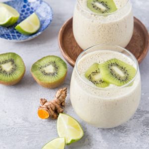 kurkuma Kiwi Protein Smoothie | TheRoastedRoot.net