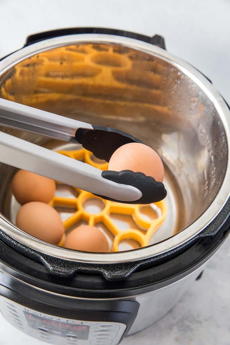 https://www.theroastedroot.net/wp-content/uploads/2019/02/pressure_cooker_soft_boiled_eggs_4.jpg