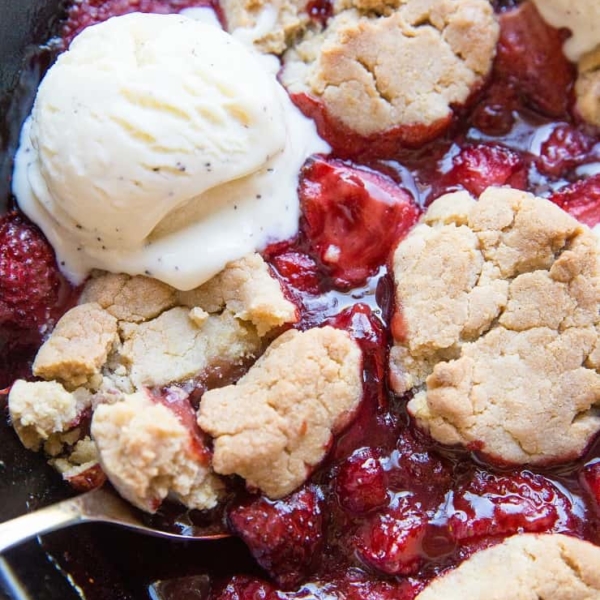 Vegan Strawberry Cobbler - gluten-free, refined sugar-free healthy dessert recipe!