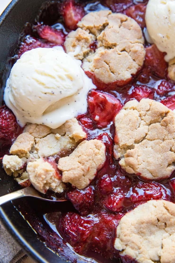 Vegan Strawberry Cobbler - gluten-free, refined sugar-free healthy dessert recipe!