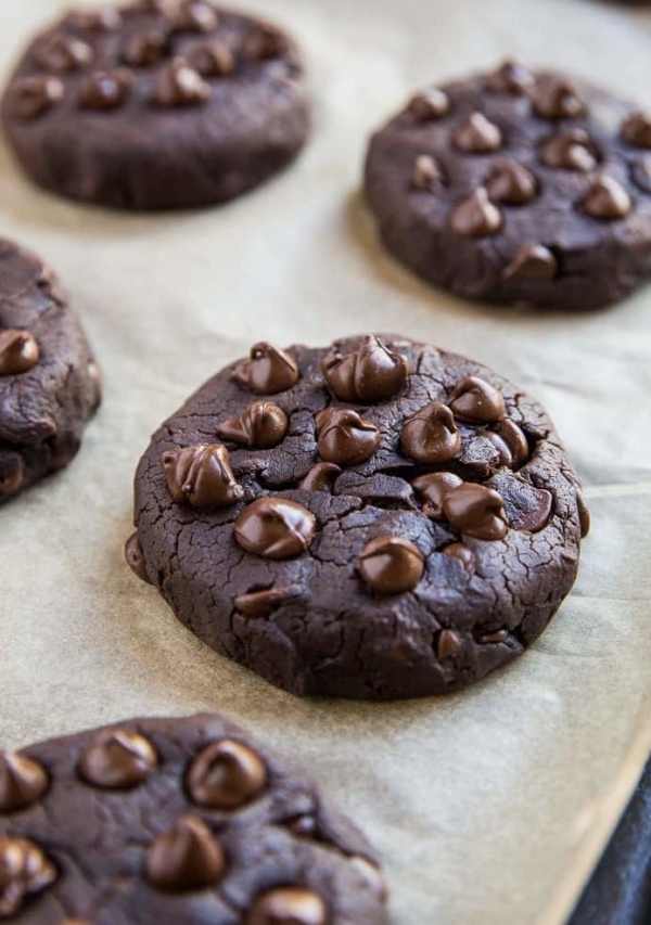 Vegan Double Chocolate Black Bean Cookies made with only 6 ingredients! An easy egg-free, gluten-free cookie recipe that is moist, rich and AMAZING! Refined sugar-free and healthy