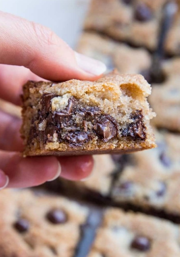 Keto Chocolate Chip Cookie Bars - sugar-free low-carb cookie bars made with almond flour that are perfectly gooey, soft and chewy with an amazing crisp!