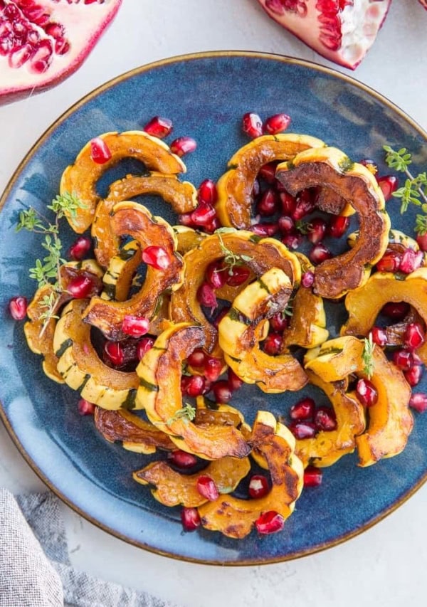 Maple Cinnamon Roasted Delicata Squash is a healthy side dish #paleo #glutenfree #holiday