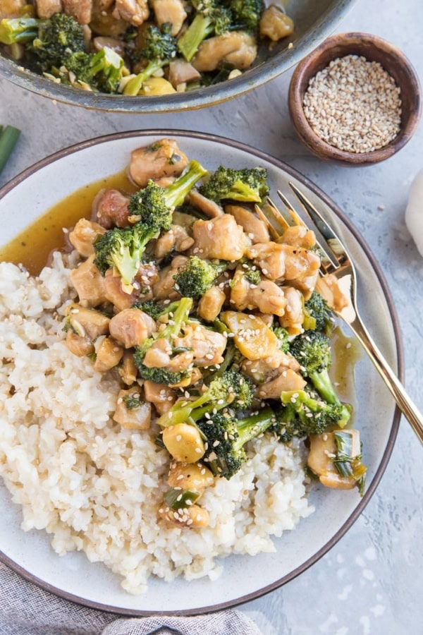 Easy 30-Minute Paleo Mongolian Chicken recipe made with a handful of basic ingredients. Healthy, flavorful, delicious dinner recipe