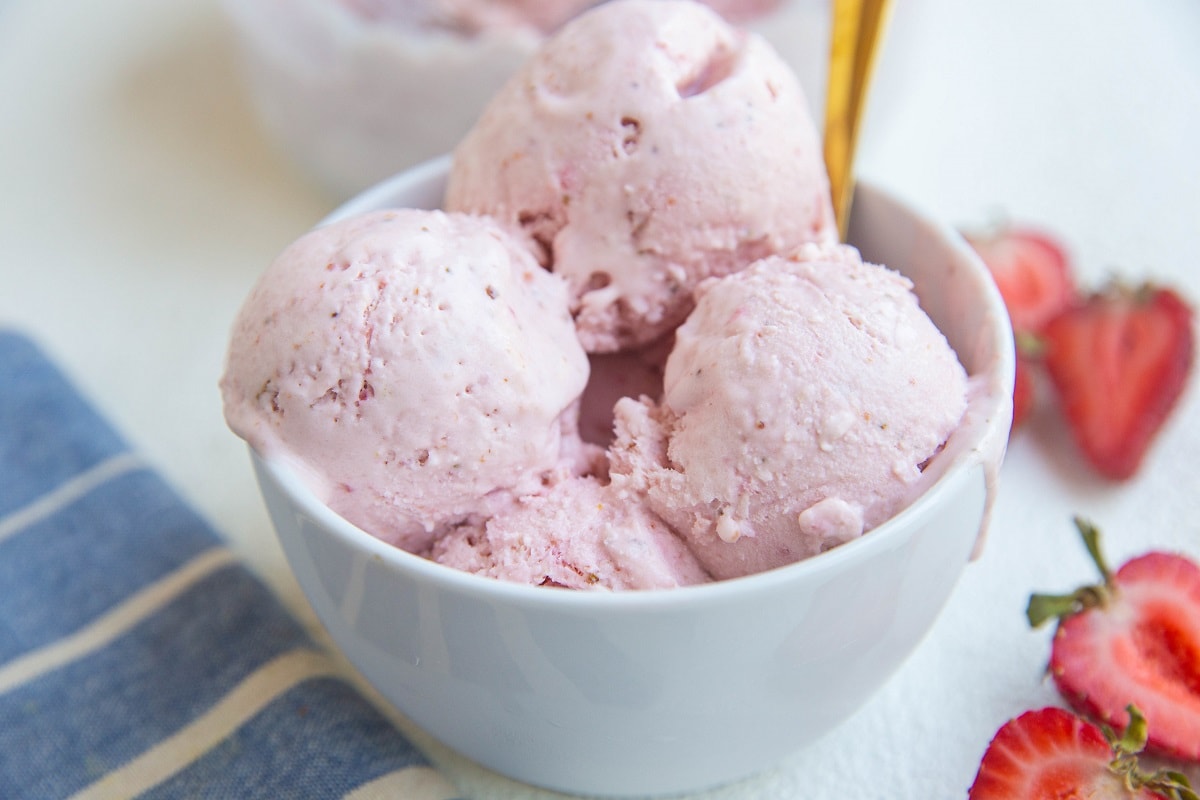 https://www.theroastedroot.net/wp-content/uploads/2022/08/strawberry-ice-cream-1.jpg