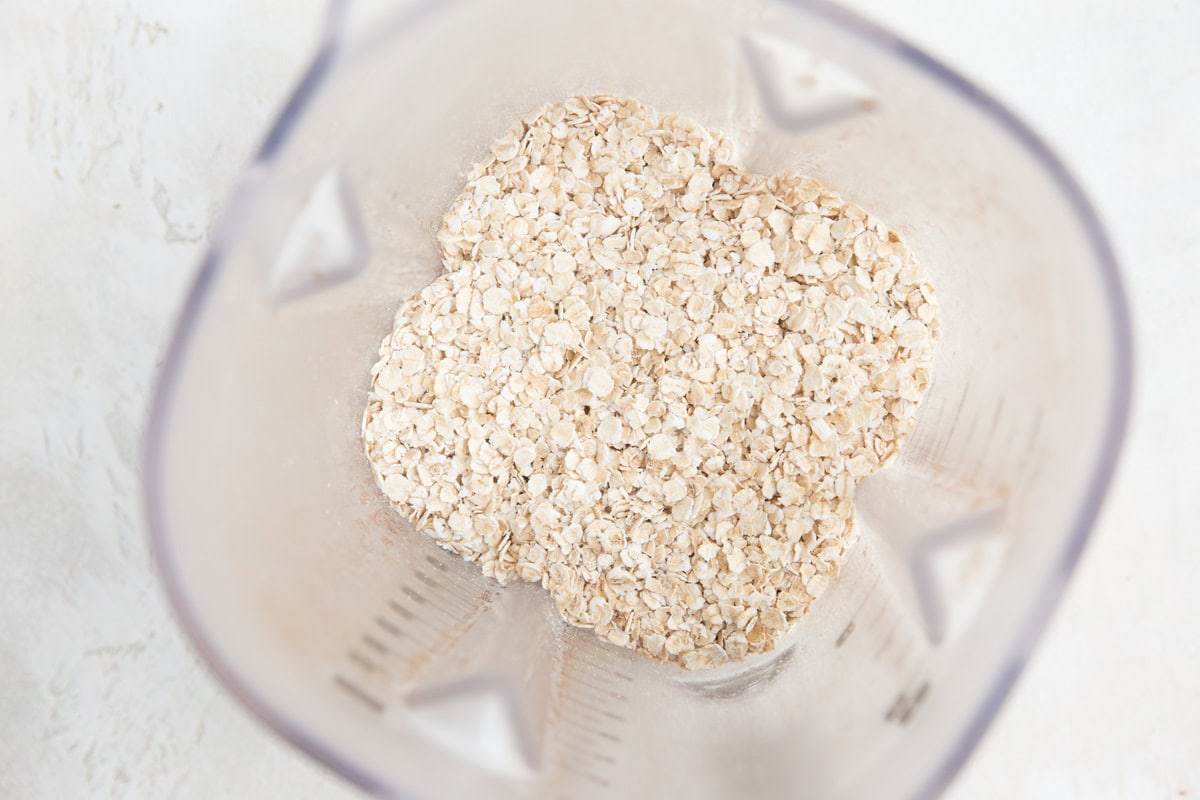 oats in a blender to be blended into oat flour