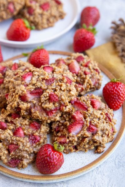 5-Ingredient Healthy Strawberry Oatmeal Cookies - The Roasted Root