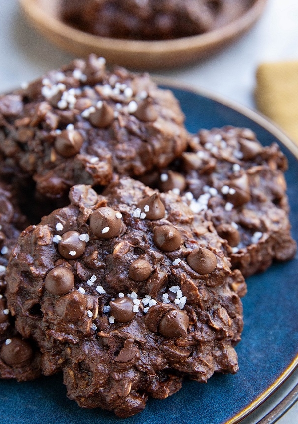 Blue plate with double chocolate oatmeal cookies