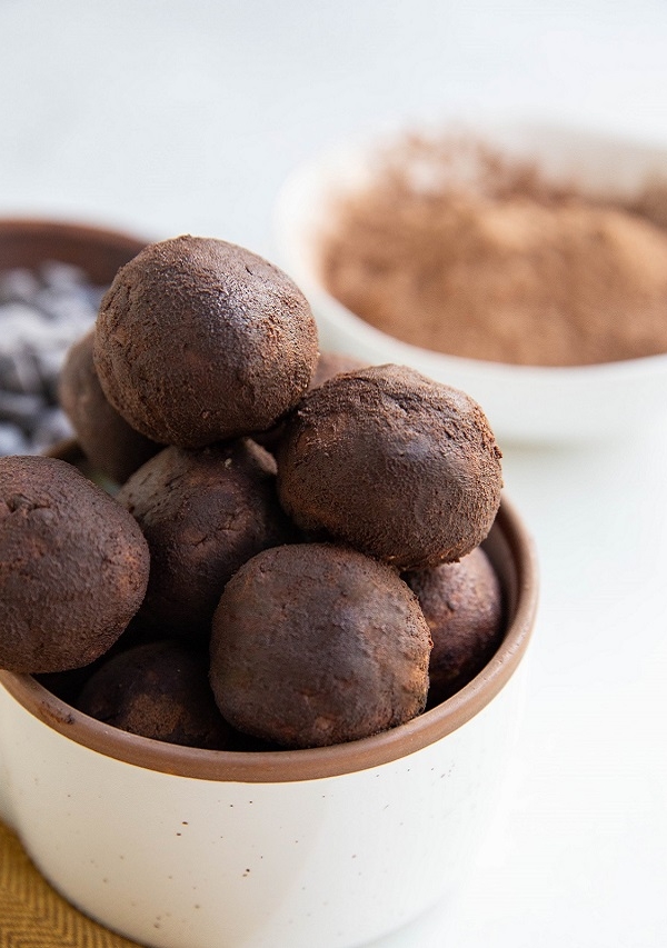 Small bowl full of fudge brownie bites.