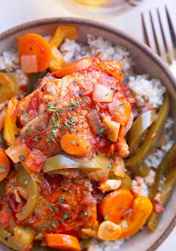 Bowl of chicken cacciatore over rice.