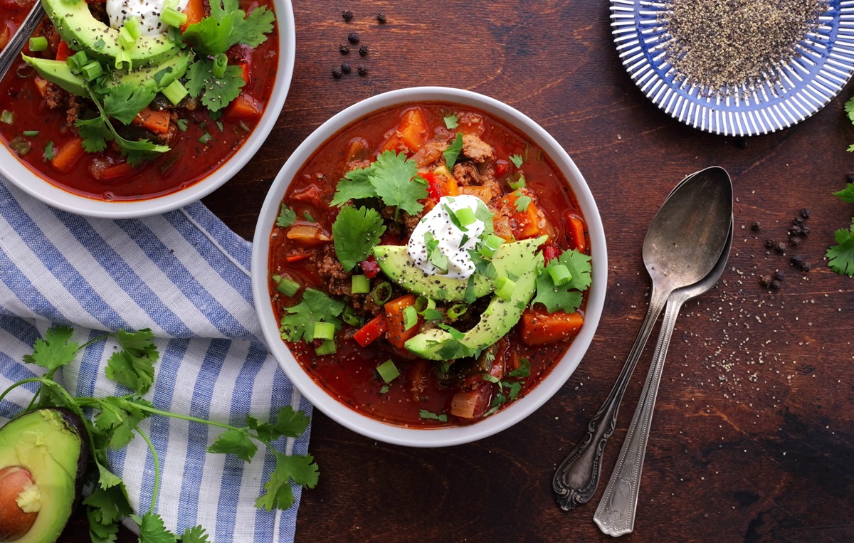Whole30 & Paleo Chili Recipe with Turkey - The Clean Eating Couple