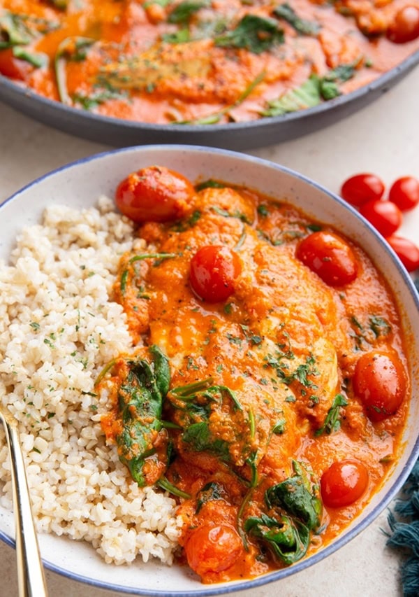 bowl of roasted red pepper chicken