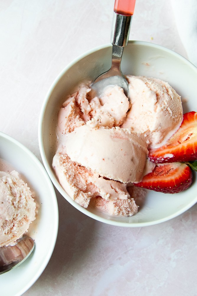 strawberry frozen yogurt in a bowl.