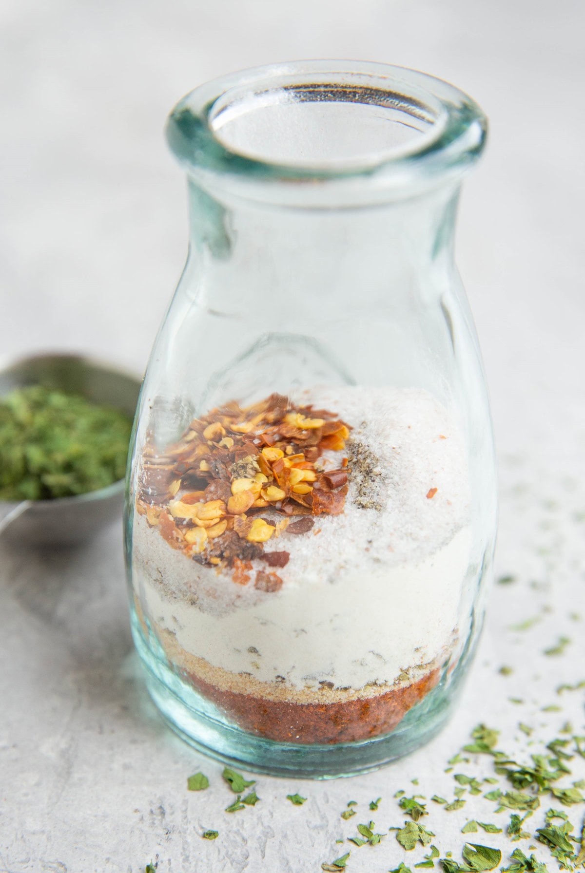 Jar of spices to make a beef dry rub.